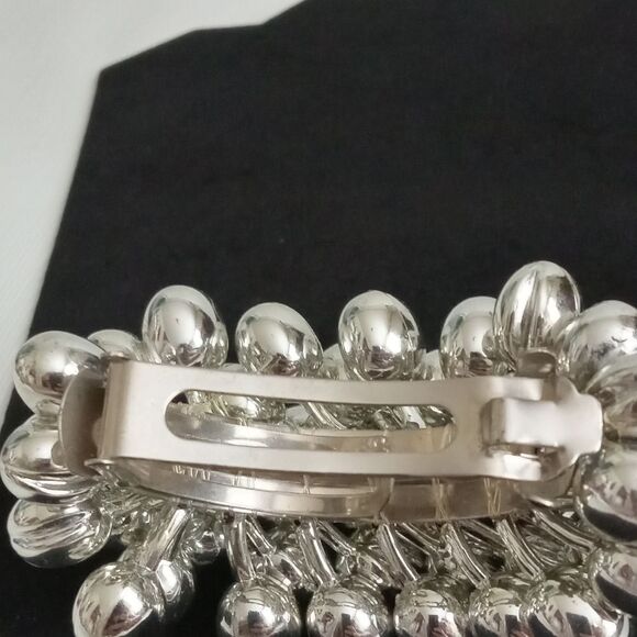 New Rave Silver Toned Shiny Plastic Beaded Cluster Hair Clip Accessory GUC - Picture 4 of 7